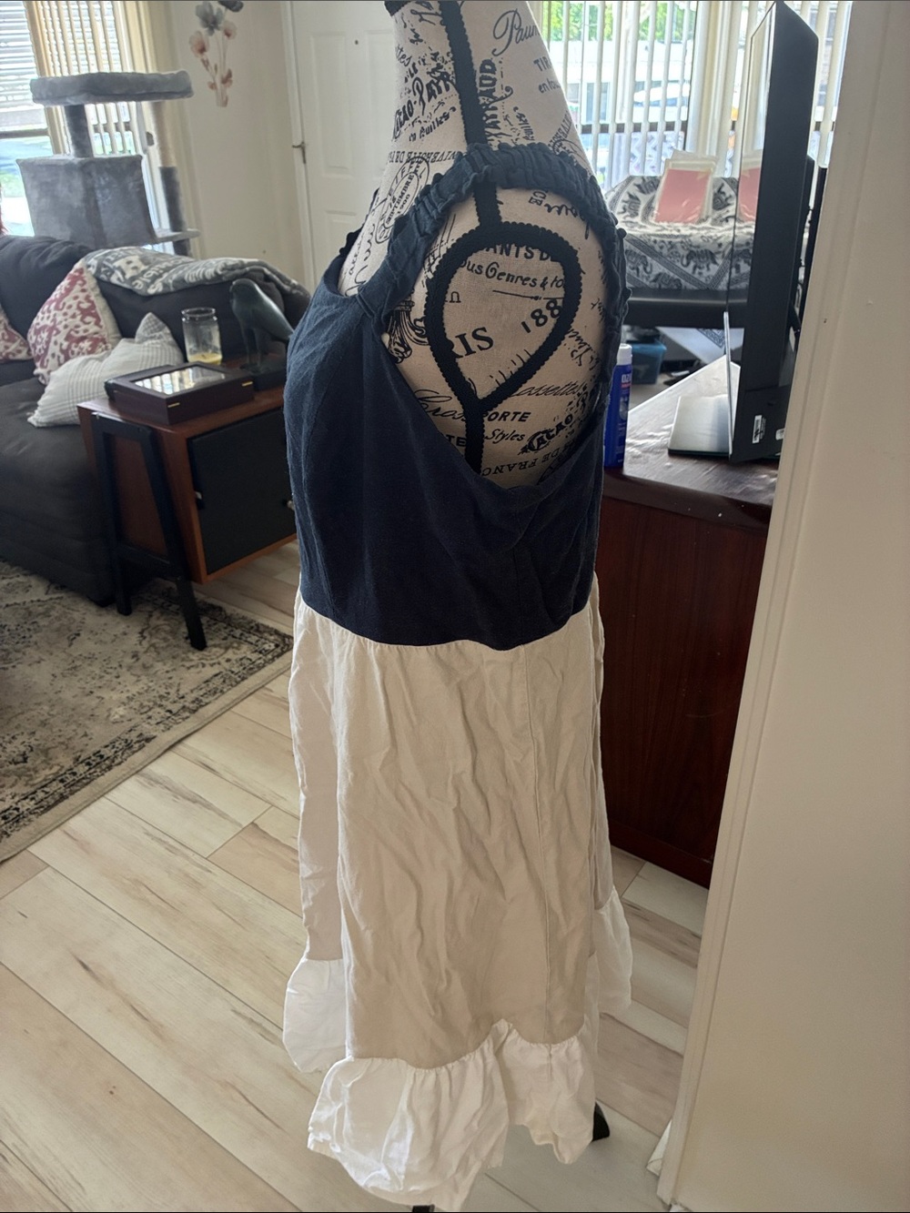 52 Seven Plus 1X Sleeveless Two-Tone Navy and Cream Tiered Midi Dress Good Cond - Picture 2 of 4